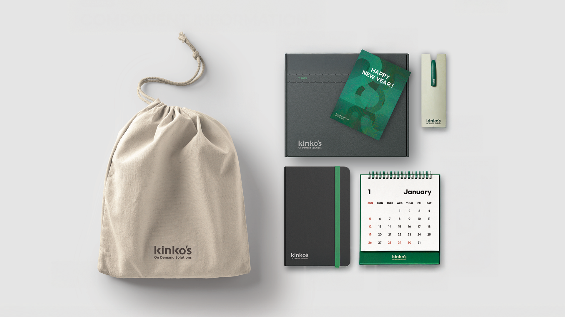 킨코스 로고가 새겨진 볼펜, 다이어리, 파우치 등 브랜드 굿즈 혹은 웰컴 키트의 예시 샘플 모습
